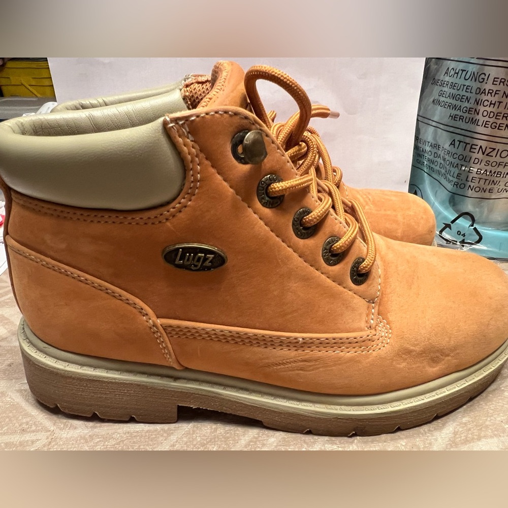 Lugz Women Tan Chukka BootsSize 7 Like New